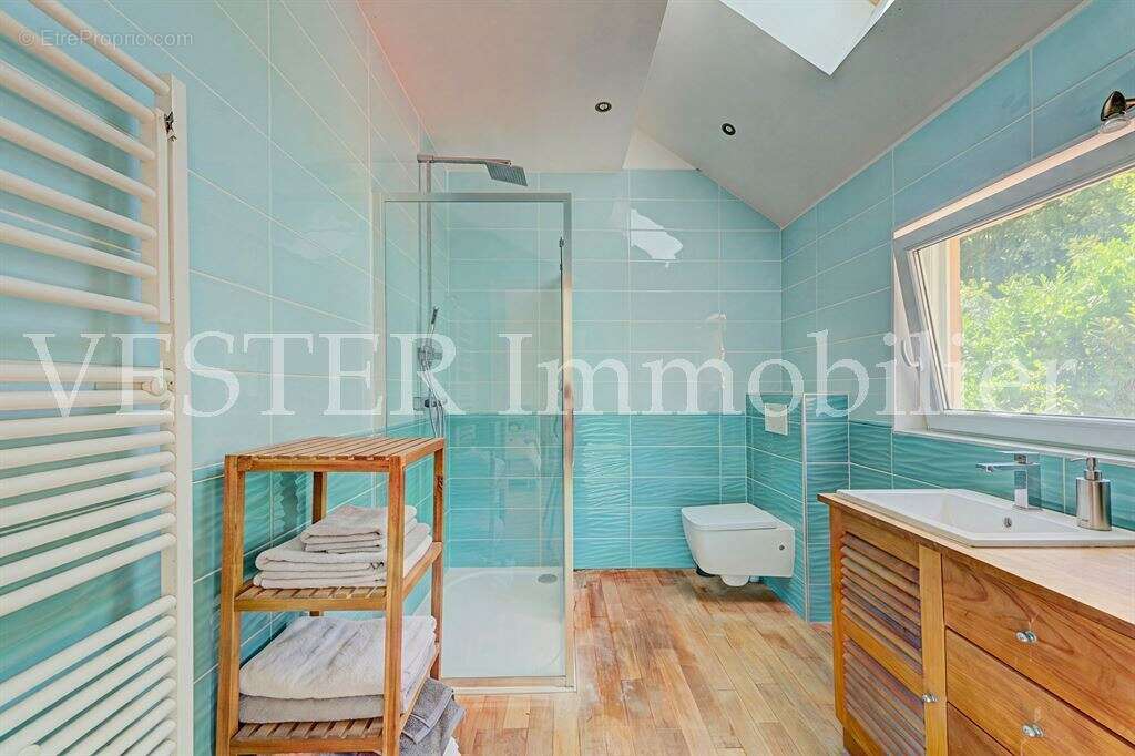 Sur un terrain de 3  000m², très agréable maison familiale d’environ 175m² - photo 14