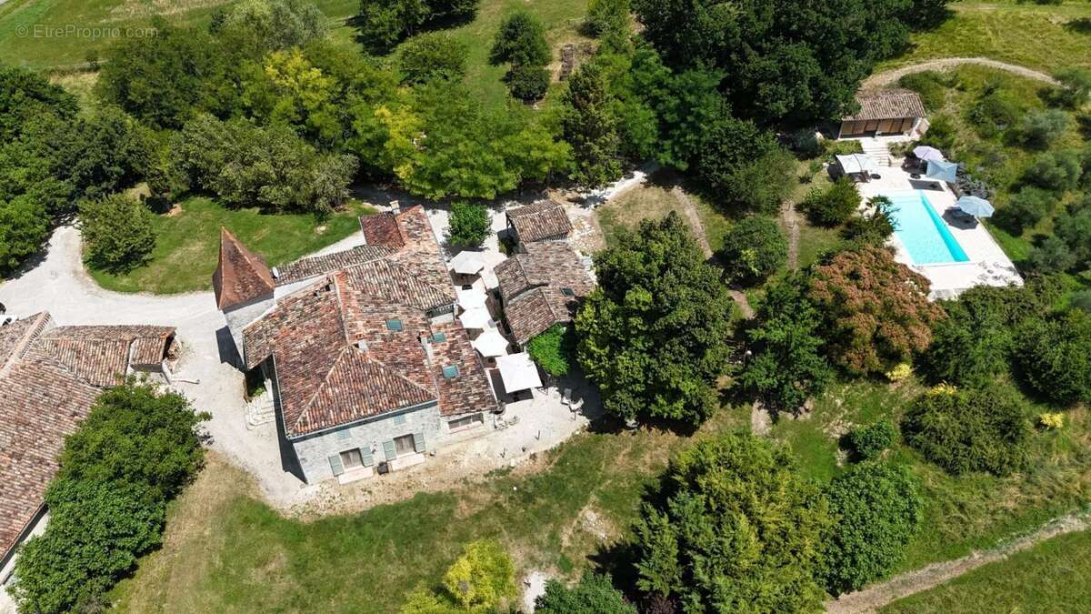 Maison à CASTELNAU-MONTRATIER
