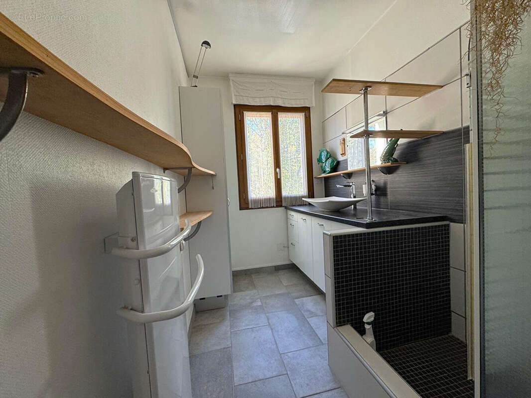 Appartement à BAGNOLS-SUR-CEZE