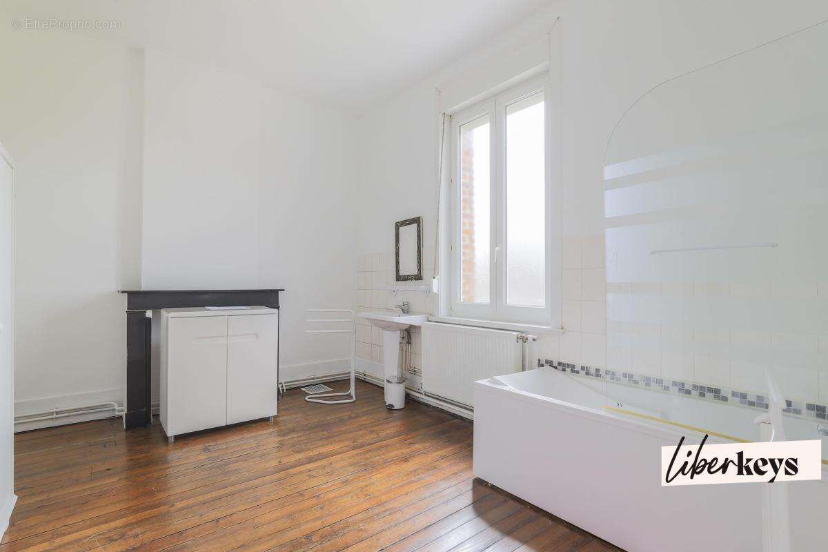 Maison familiale 158 m² – 3 chambres – Grand terrain 1 322 m² – Véranda – Bureau  – Parking – Pommereuil - photo 8