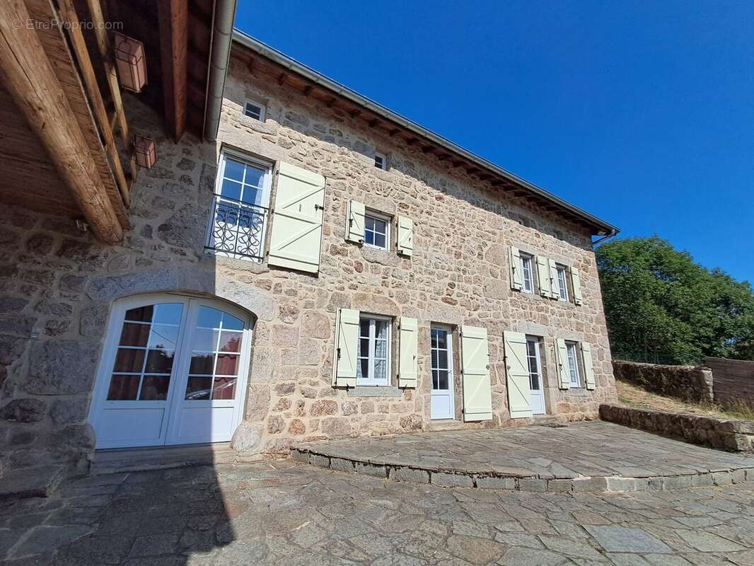 Maison 135 m² à Usson-En-Forez  - photo 2
