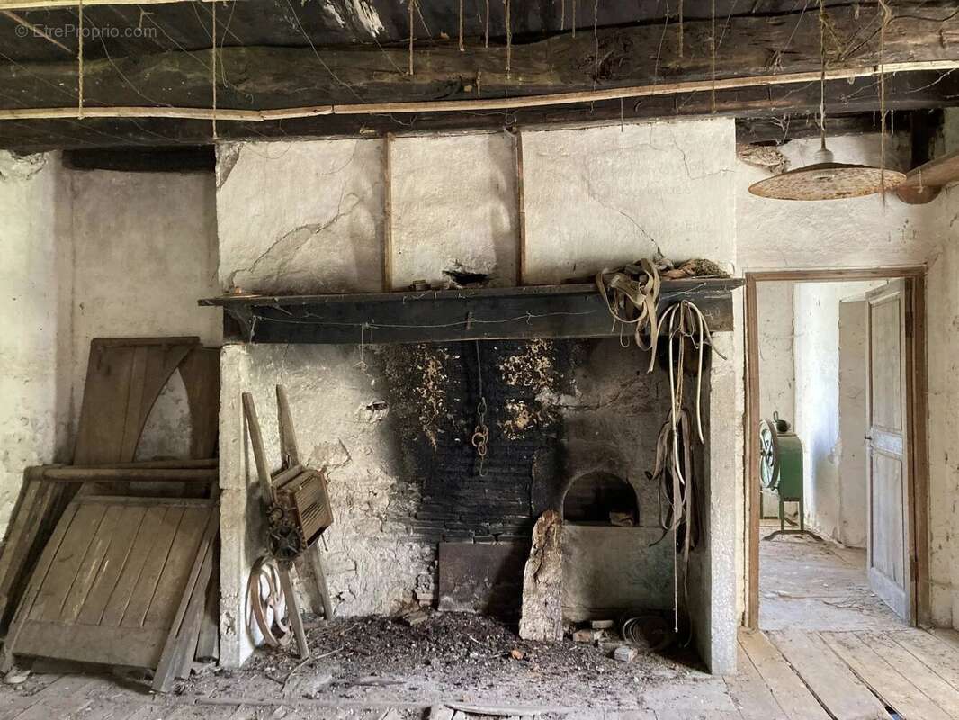 Unique dans le secteur de la vallée du Célé : magnifique ancienne ferme avec pigeonnier à rénover entièrement, située sur un ter - photo 9