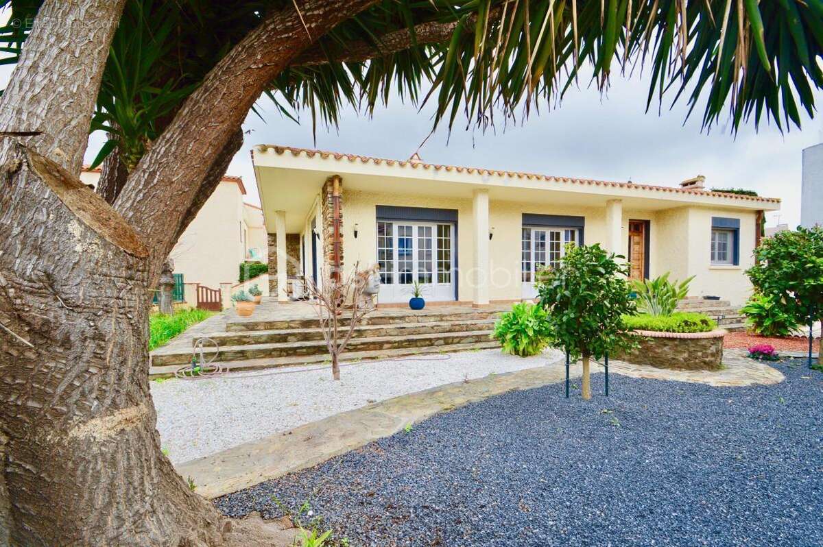 Maison à SAINT-LAURENT-DE-LA-SALANQUE