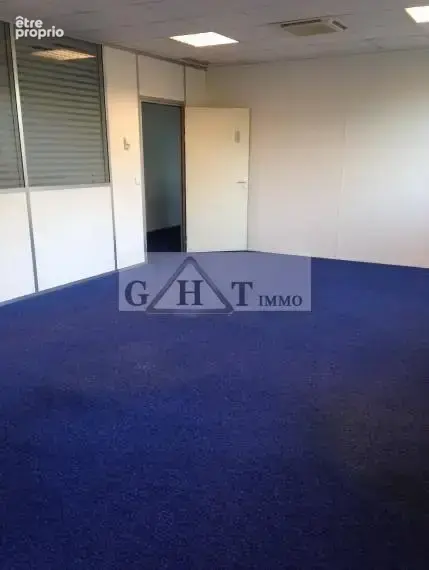 Immeuble de bureaux à vendre — BUC - photo 4