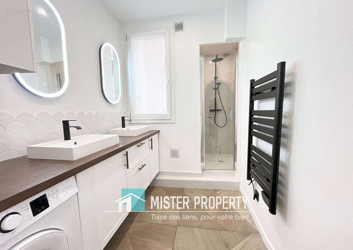 Appartement à PARIS-17E