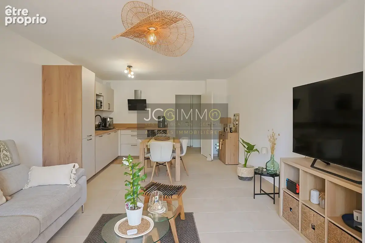 Appartement t3 - ascenseur-  balcon et double garage - sollies-pont 83210 - photo 4