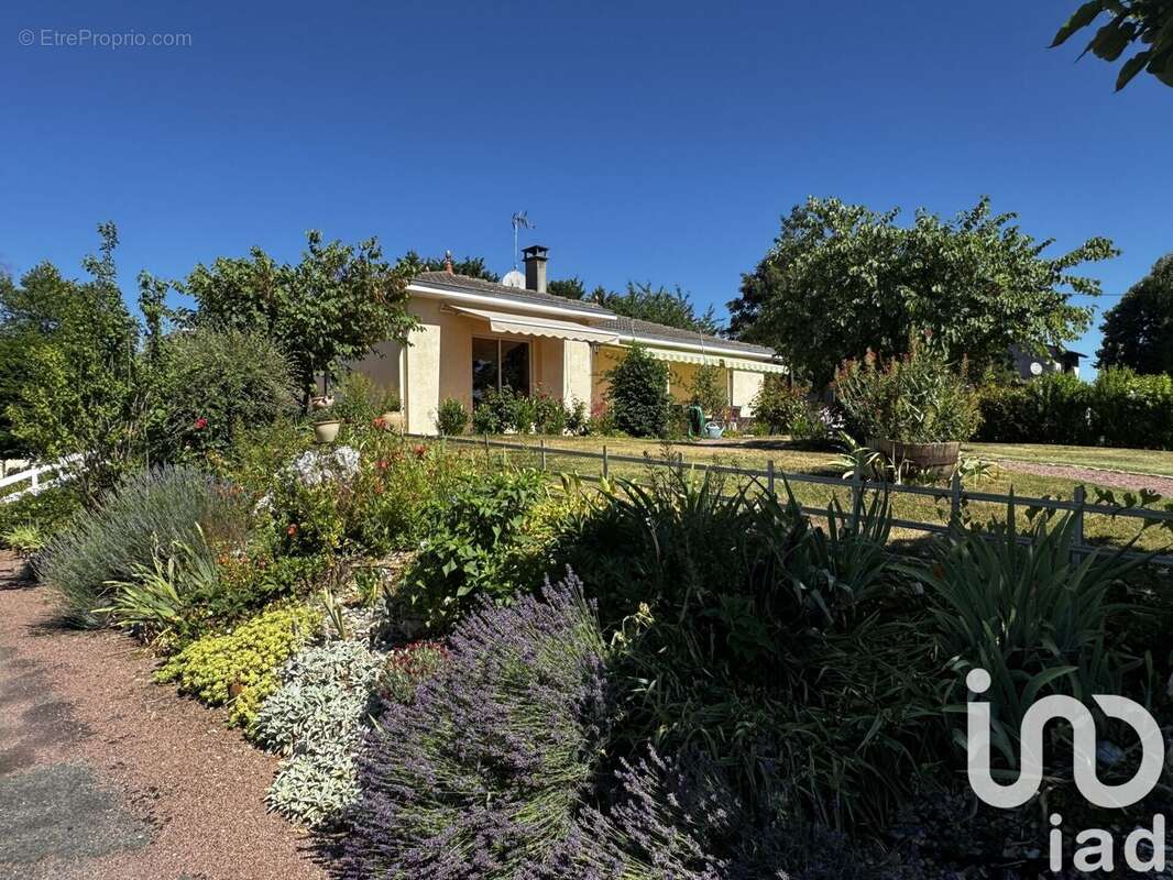 Photo 2 - Maison à SAINT-GERMAIN-DE-LUSIGNAN