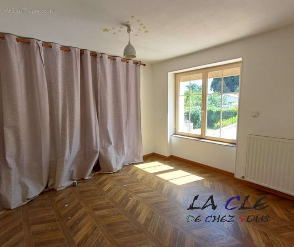 Maison à COULONGES-SUR-L'AUTIZE