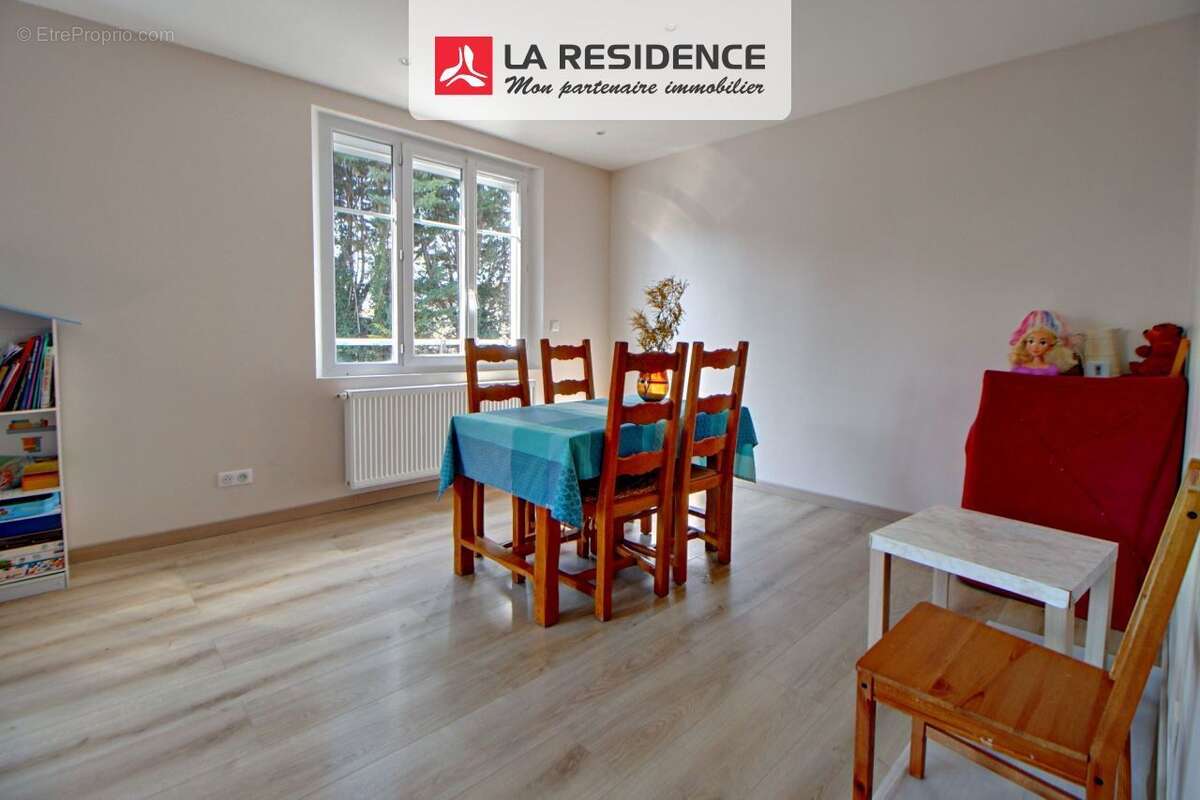 Maison 96 m² à Les Clayes-Sous-Bois  - photo 4