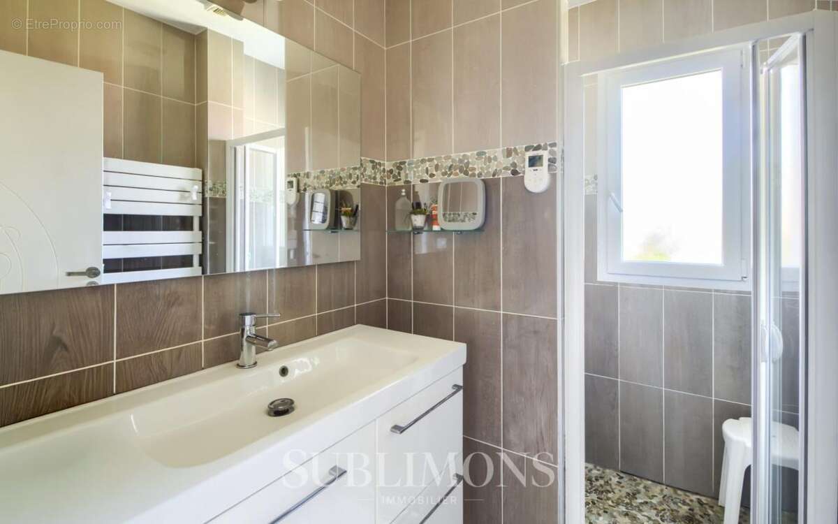 Saint-marc-sur-mer - maison contemporaine 140 m² - 4 chambr - photo 6