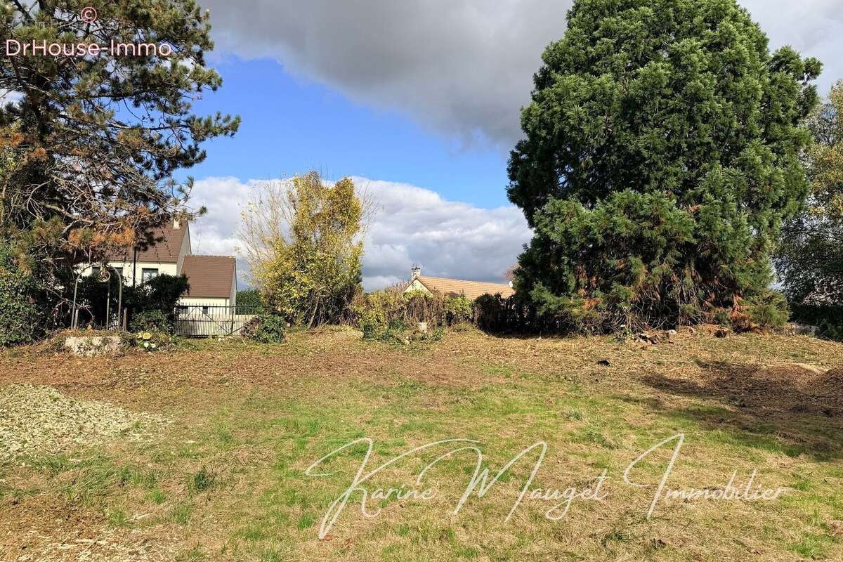 Terrain à LUMIGNY-NESLES-ORMEAUX