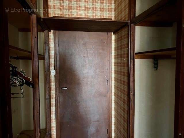   - Commerce à CROLLES