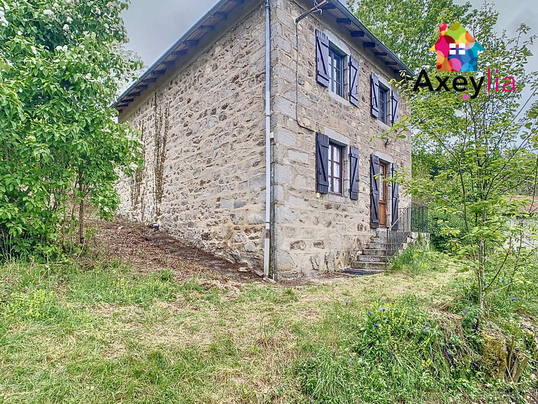 A vendre- saint-nicolas-des-biefs- maison en pierres sur terrain de 2117 m2 - photo 6