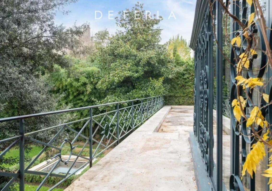 Maison à NEUILLY-SUR-SEINE
