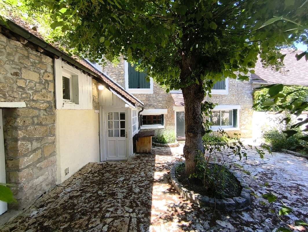 Maison à NESLES-LA-VALLEE
