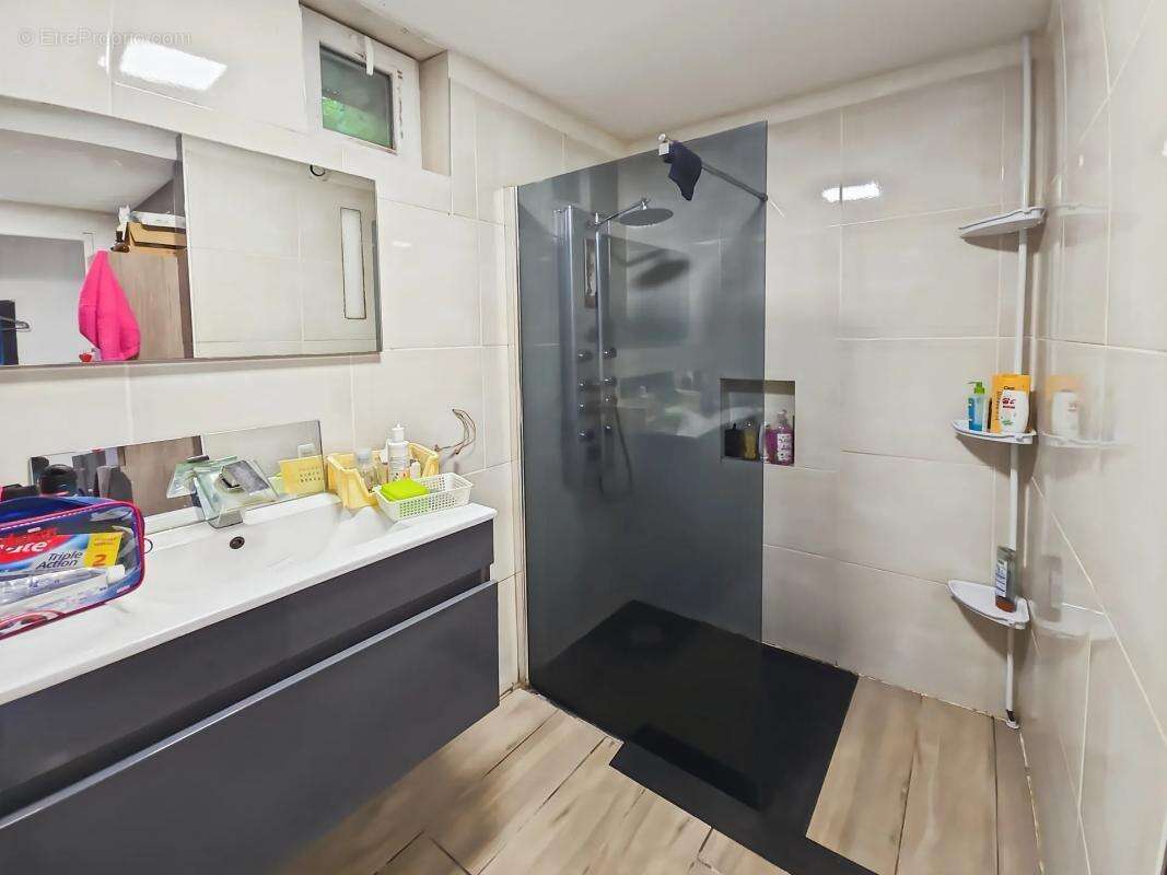 Maison à QUIEVRECHAIN