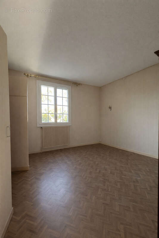 Rare et exceptionnel : Maison 4 chambres avec piscine et grand terrain au cœur de Bram. - photo 10