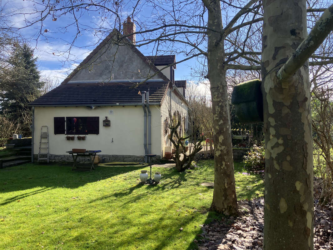 Maison à LURCY-LEVIS