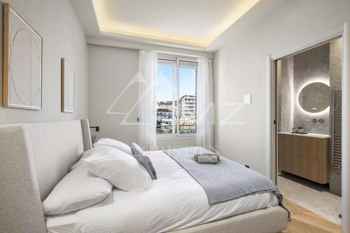 Cannes Croisette - Appartement 4 Pièces rénové - Vue mer - Etage élevé - photo 10
