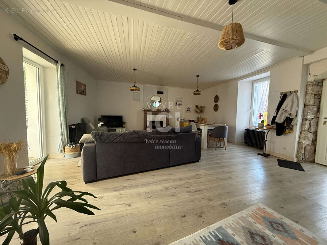 Maison à FROSSAY