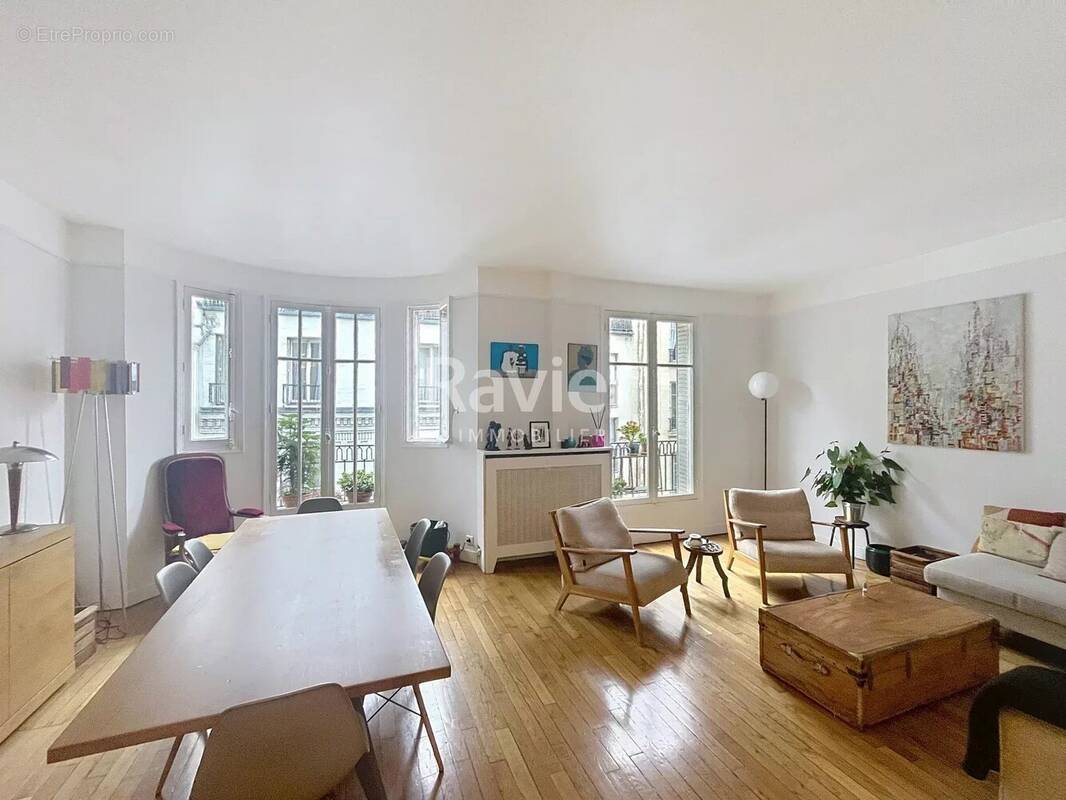 Appartement à PARIS-16E