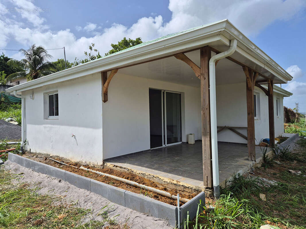 A vendre : Maison neuve 4 pièce(s) au Lamentin - photo 2