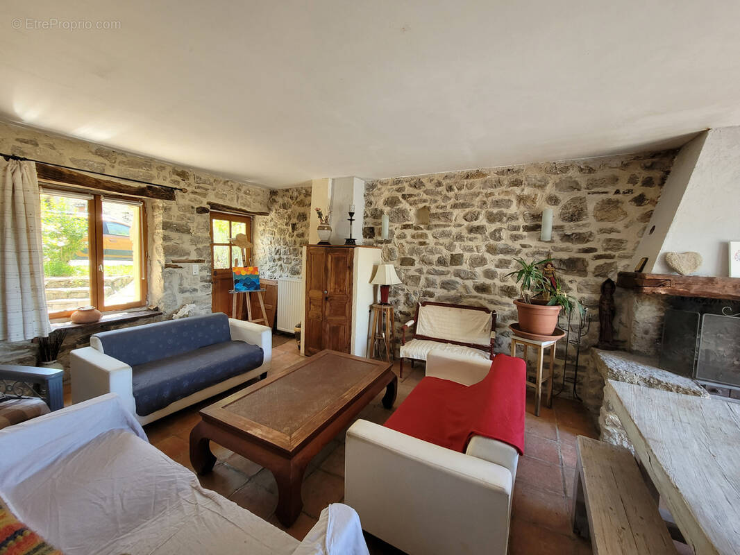 Maison à BESIGNAN