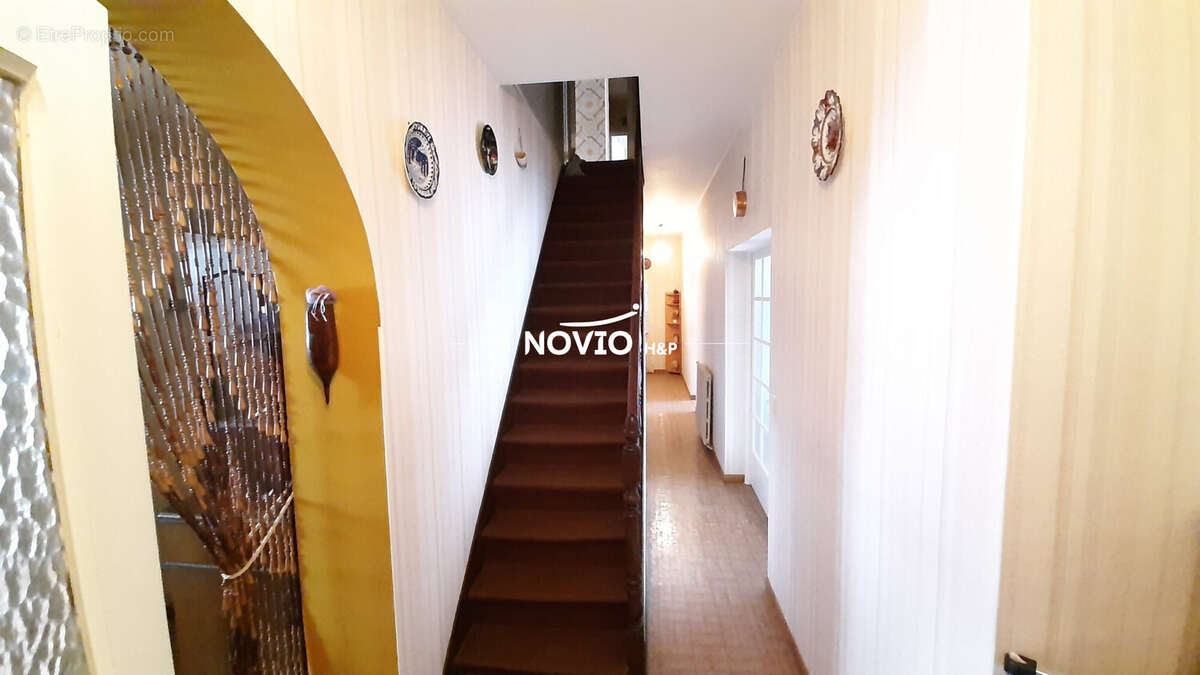 Maison 174 m² à Colombiers  - photo 5