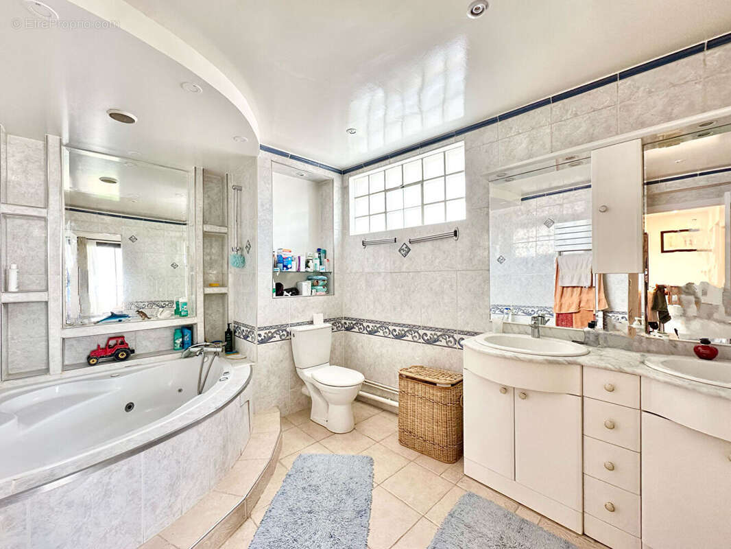 Appartement à FONTENAY-SOUS-BOIS