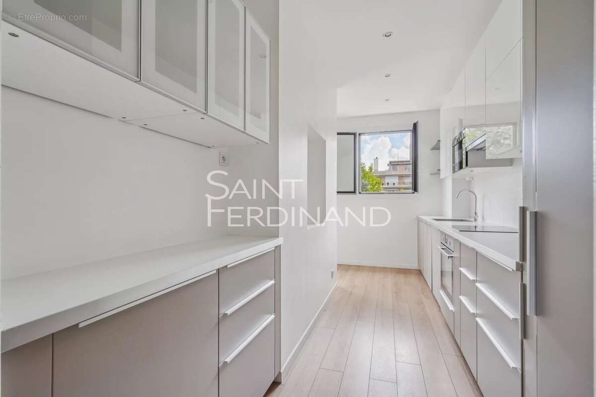 Appartement à NEUILLY-SUR-SEINE