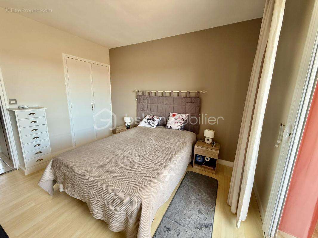 Appartement lumineux cinq pièces avec balcon, garage et cave - ROYAN à 10 minutes à pied de la plage de Pontaillac et du pigeonn - photo 16