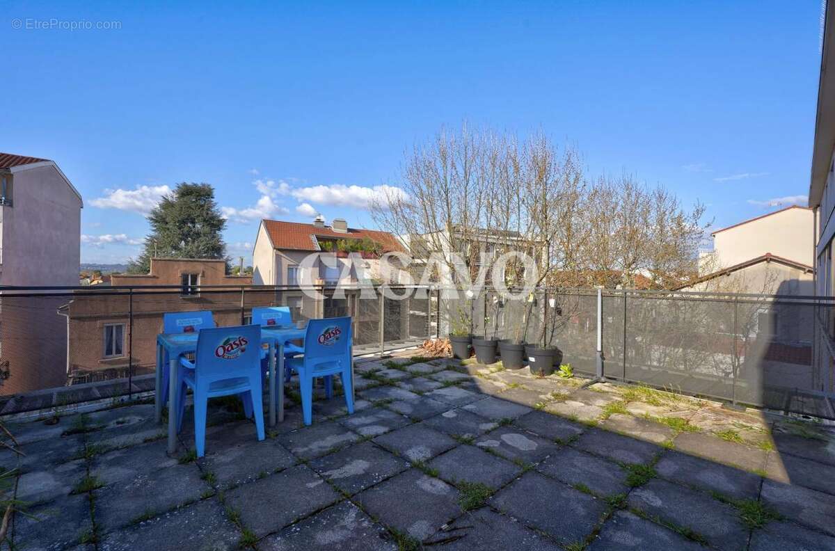 Appartement à DECINES-CHARPIEU
