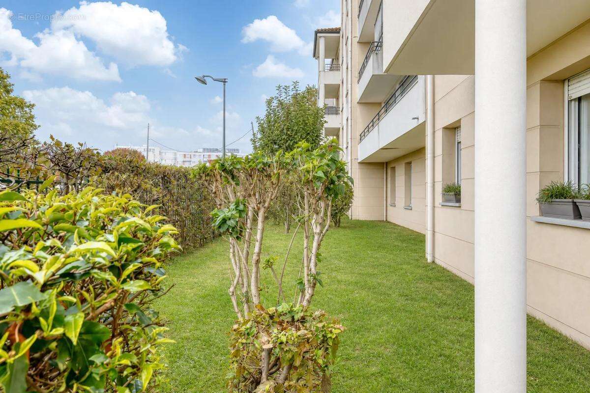 Appartement à VAL-DE-REUIL