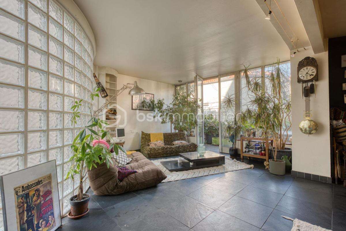 Maison de ville T5 (4 chambres) de 155 m2 - VILLA CHASSAGNOLLE - LES LILAS - photo 11