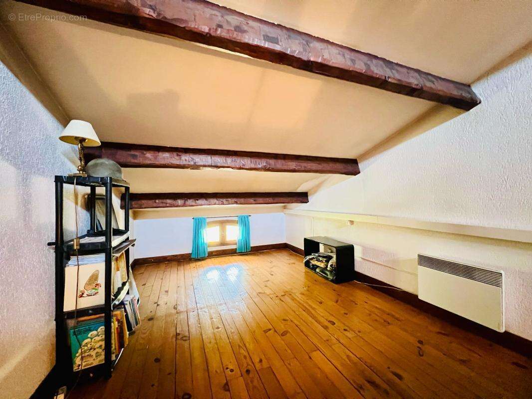 A vendre six fours bucarin, grande maison garage piscine proche plages et commerces - photo 16
