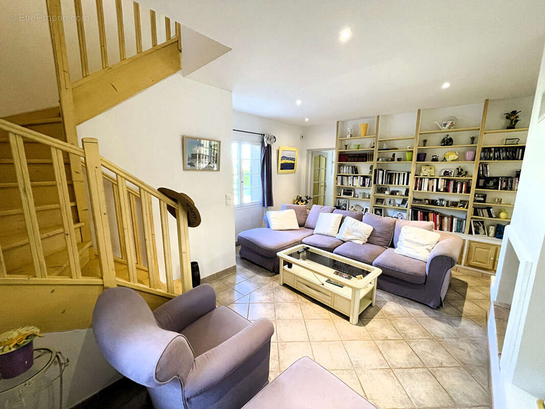 Maison à PUGET-SUR-ARGENS