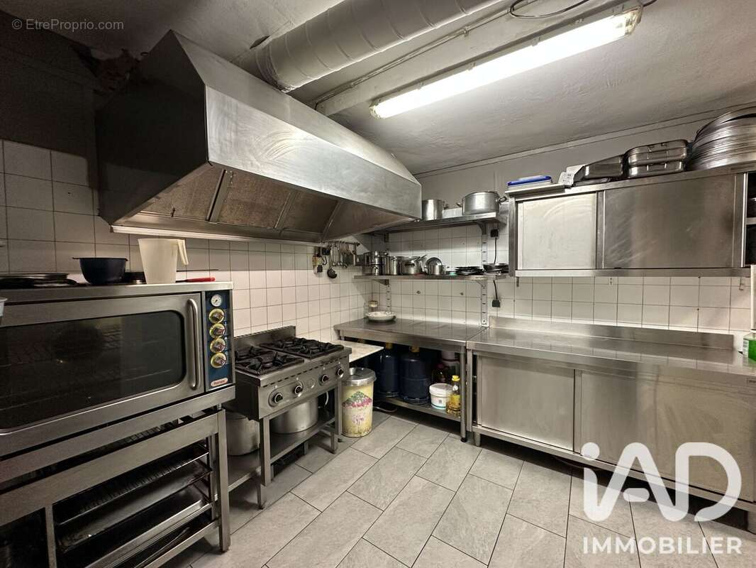 Commerce 90 m² à Villeneuve-Les-Avignon  - photo 2