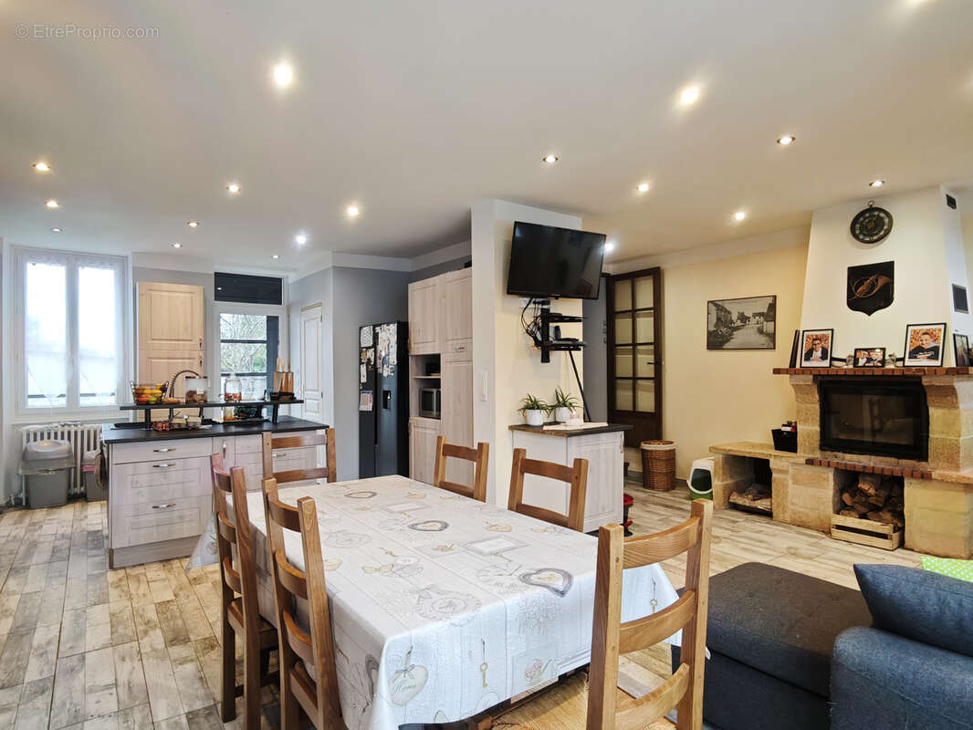 Maison à CERCY-LA-TOUR