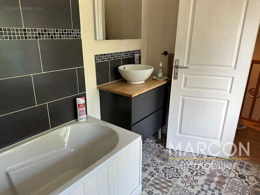 Maison à SAINT-LEGER-BRIDEREIX