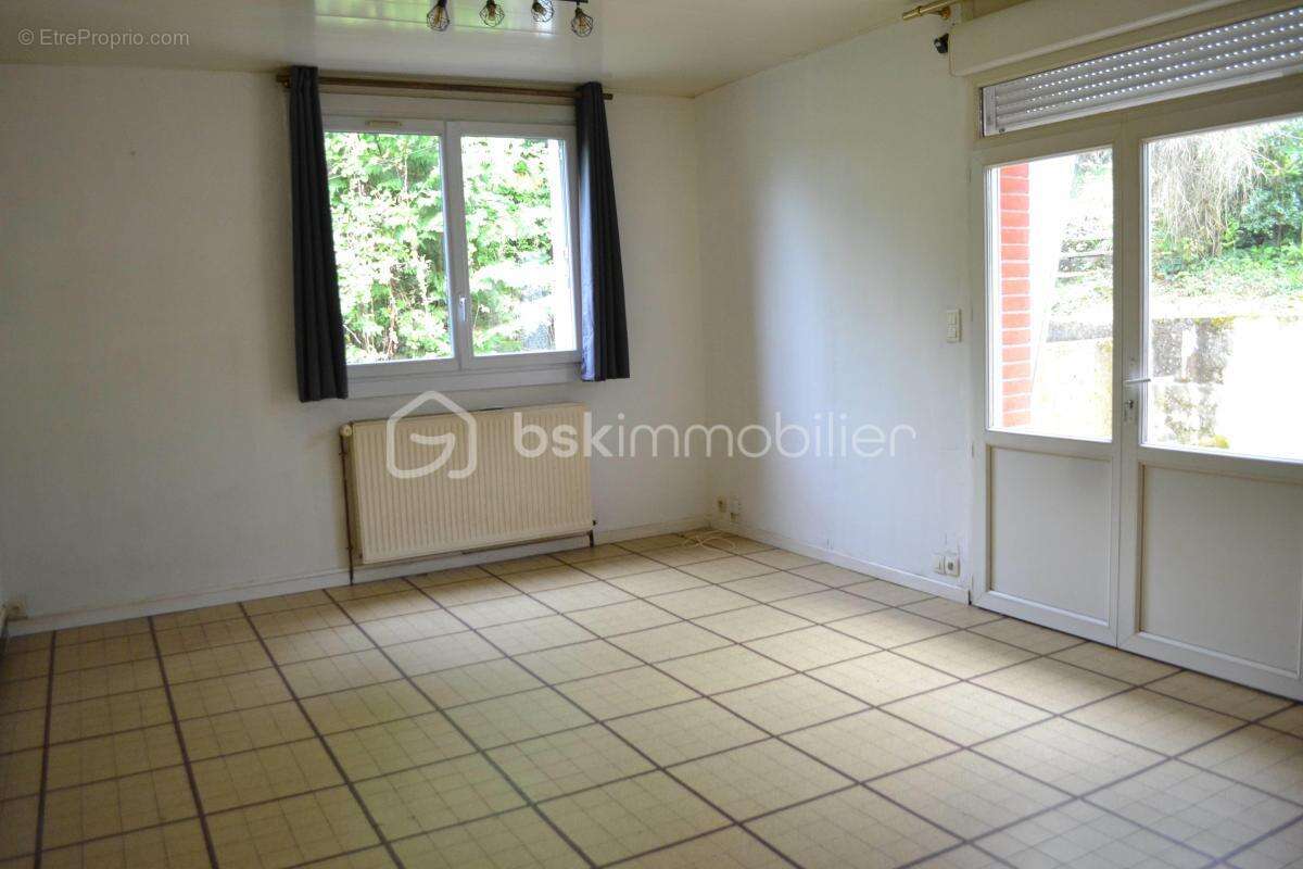 À vendre : Maison élevée sur sous-sol dans un quartier calme et recherché - photo 6