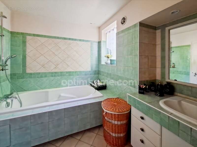 Maison à ESPINASSE-VOZELLE