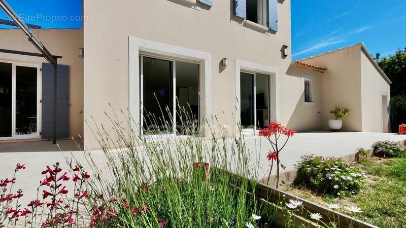 Maison à FONTVIEILLE