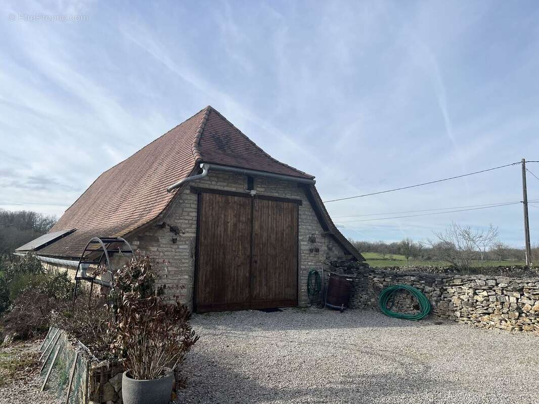 Grange - Maison à LIVERNON