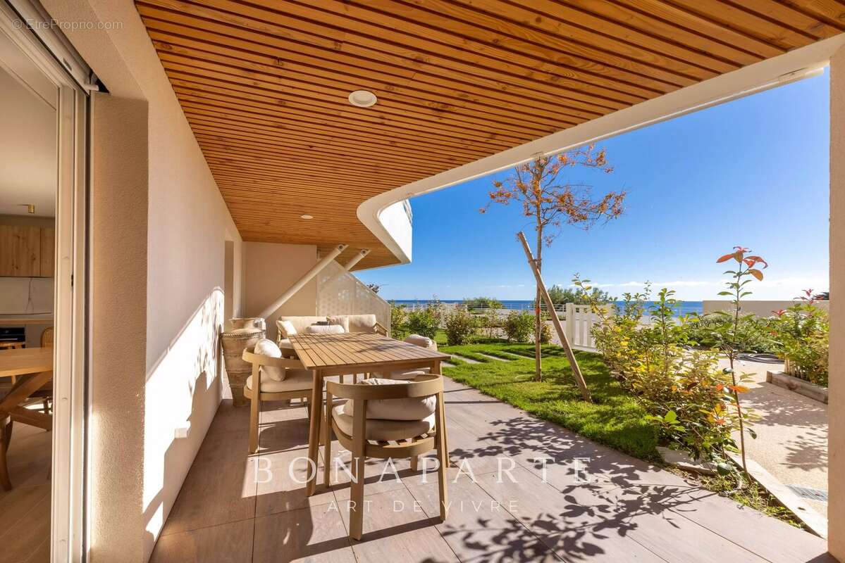 VUE MER PANORAMIQUE : Duplex d’exception de 60 m² pieds dans l’eau avec jardin privatif de 36 m² - photo 4