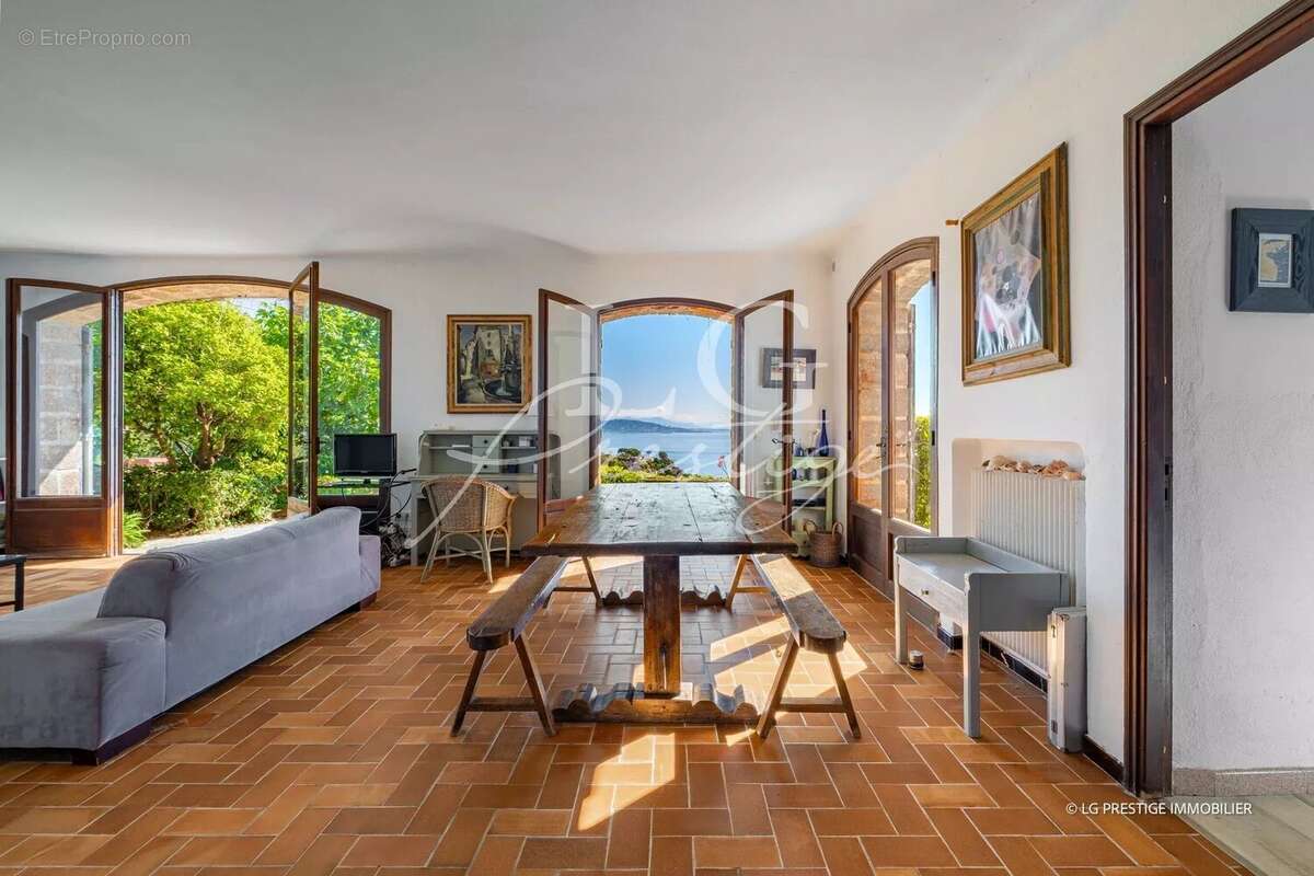 Maison à THEOULE-SUR-MER