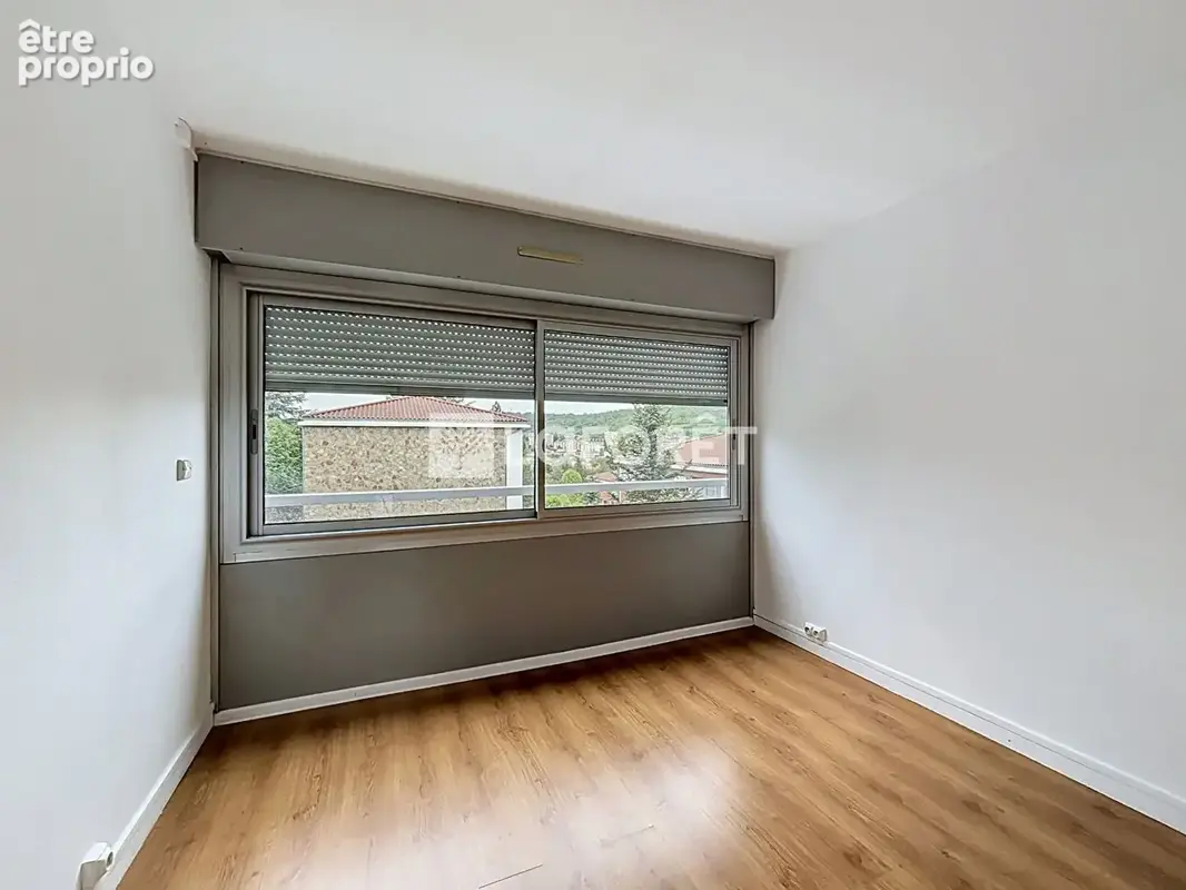 Appartement Vals Pres Le Puy 4 pièce(s) 80 m2 / GARAGE / BALCON / CAVE - photo 5