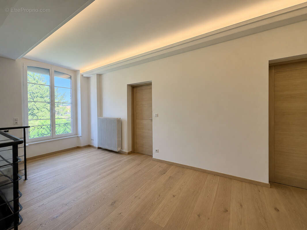 Maison de maitre - 7 pieces - cresantignes - photo 2
