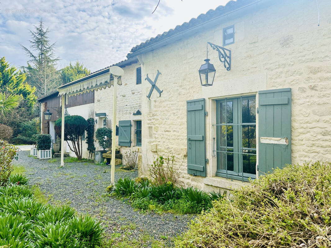 Maison à COULON