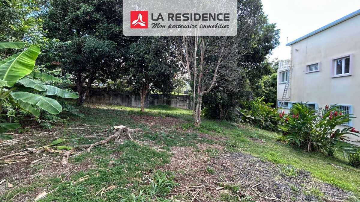 Terrain à LE LAMENTIN