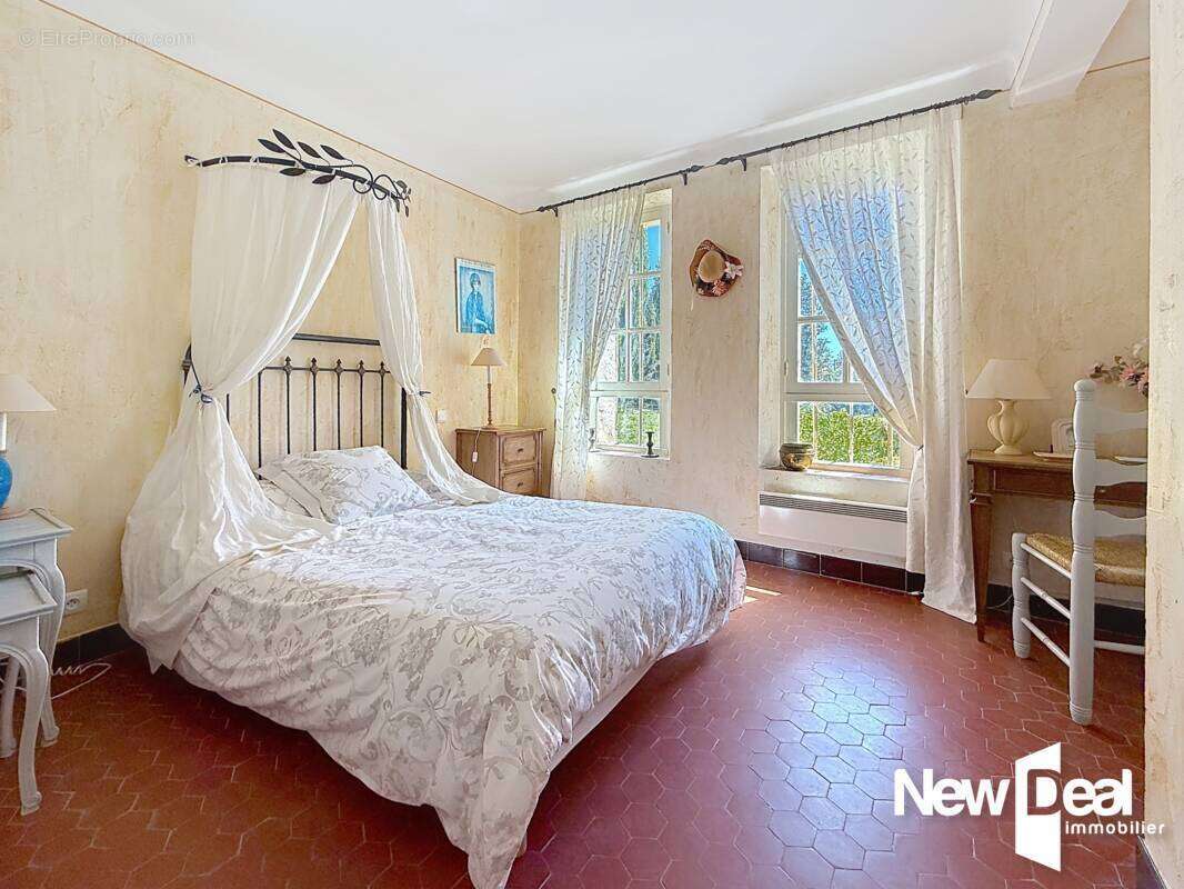 Maison à TOURRETTES